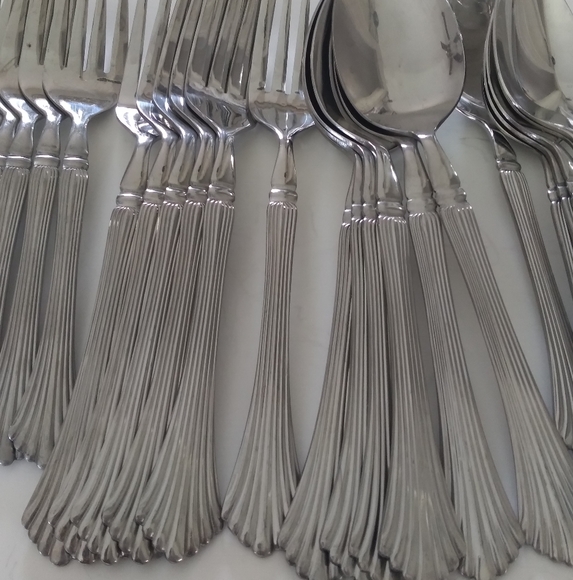 Wesley Forge 32 pcs. Flatware knife Spoons, Dinner Forks - Picture 1 of 11